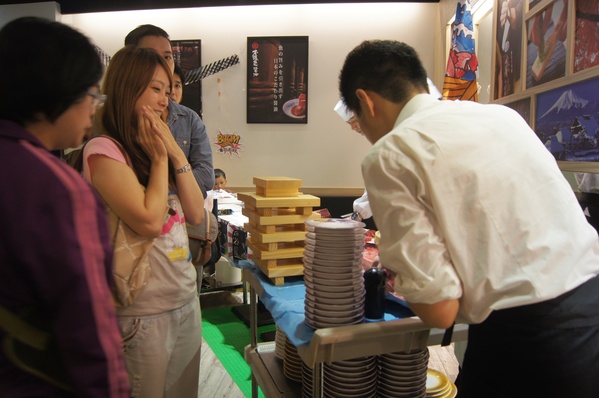 高雄 天晴迴轉壽司，精彩絕倫的鮪魚解體秀x頂級美味鮪魚大腹