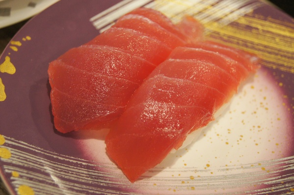 高雄 天晴迴轉壽司，精彩絕倫的鮪魚解體秀x頂級美味鮪魚大腹