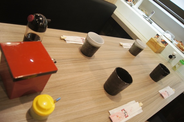 高雄 天晴迴轉壽司，精彩絕倫的鮪魚解體秀x頂級美味鮪魚大腹