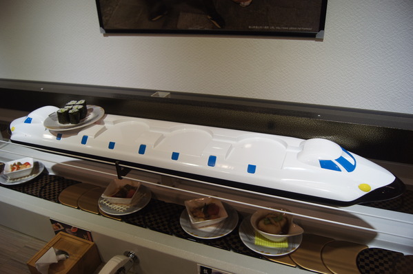 高雄 天晴迴轉壽司，精彩絕倫的鮪魚解體秀x頂級美味鮪魚大腹