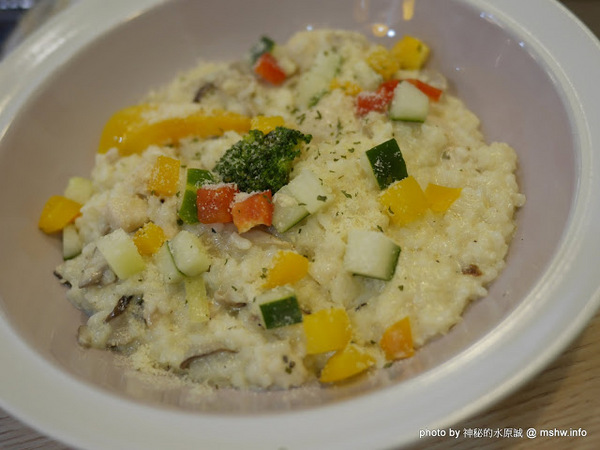 三隻小兔義式冰淇淋餐廳(台中老虎城店)：【食記】台中Three Little Bunnies GELATO RESTAURANT 三隻小兔義式冰淇淋餐廳-台中老虎城店@西屯老虎城-捷運BRT秋紅谷 : 用料實在, 健康取向的美味冰品! 糖尿病患者也可以安心吃