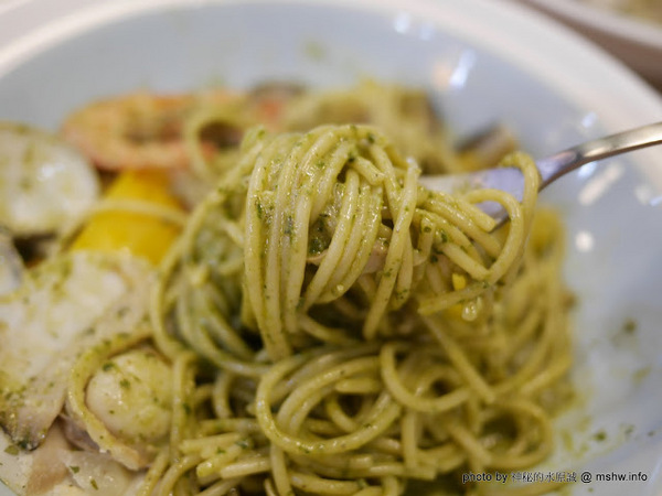 三隻小兔義式冰淇淋餐廳(台中老虎城店)：【食記】台中Three Little Bunnies GELATO RESTAURANT 三隻小兔義式冰淇淋餐廳-台中老虎城店@西屯老虎城-捷運BRT秋紅谷 : 用料實在, 健康取向的美味冰品! 糖尿病患者也可以安心吃