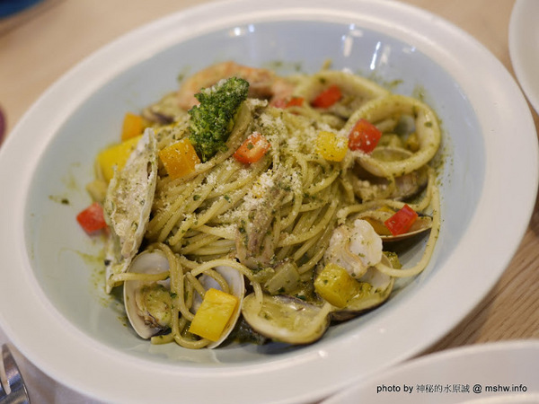 三隻小兔義式冰淇淋餐廳(台中老虎城店)：【食記】台中Three Little Bunnies GELATO RESTAURANT 三隻小兔義式冰淇淋餐廳-台中老虎城店@西屯老虎城-捷運BRT秋紅谷 : 用料實在, 健康取向的美味冰品! 糖尿病患者也可以安心吃