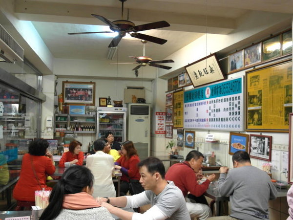 魷魚興嘴吃嘴魷魚羮：【雲林||斗六】魷魚興魷魚嘴羹──邊吃邊吐殼，斗六在地人吃的特色小吃