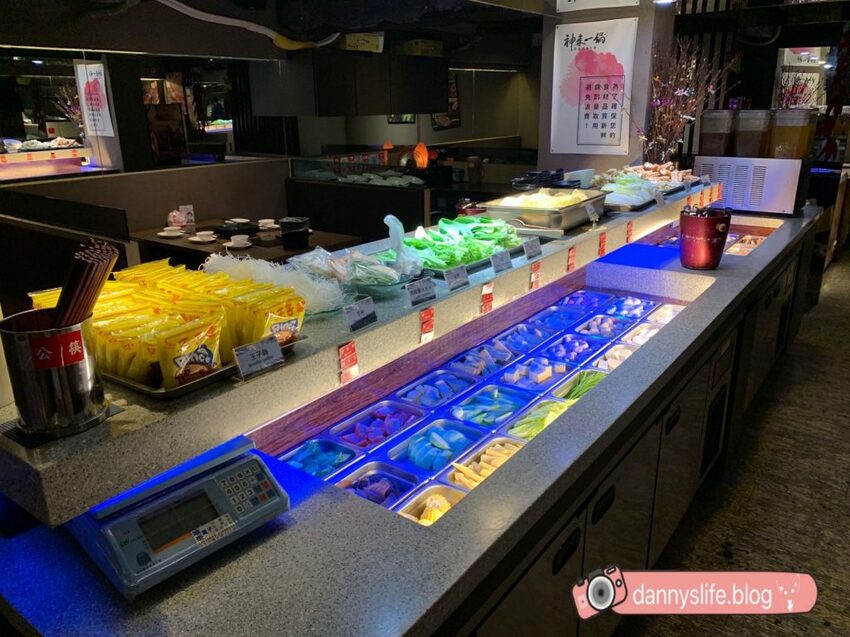 神來一鍋 內湖店 ｜多種美味湯頭的鴛鴦火鍋吃到飽！台北內湖美食 - 丹尼的吃喝玩樂