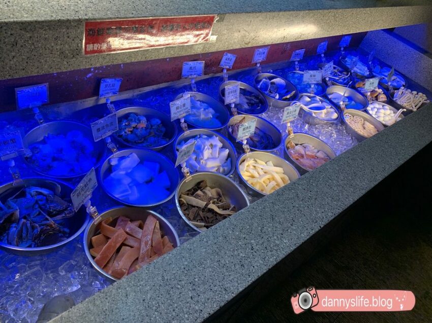 神來一鍋 內湖店 ｜多種美味湯頭的鴛鴦火鍋吃到飽！台北內湖美食 - 丹尼的吃喝玩樂