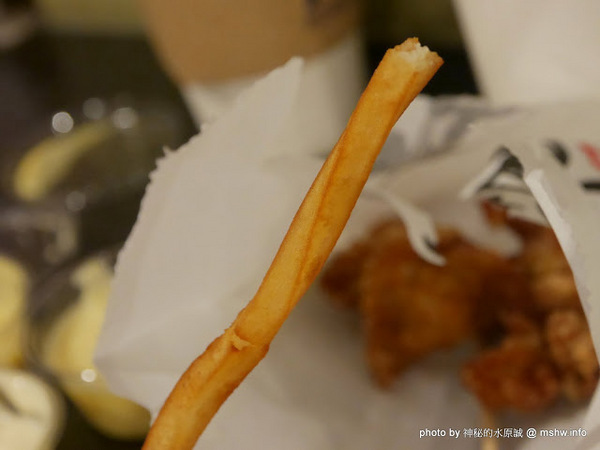 浪人炸雞：【食記】台北Rounin からあげ 浪人炸雞-丸龜名物-骨付鳥專賣店@中正博漢區相機街-捷運MRT台北車站 : 炸而不膩, 重口味的四國香川特產! 的確是還蠻好吃的呢!