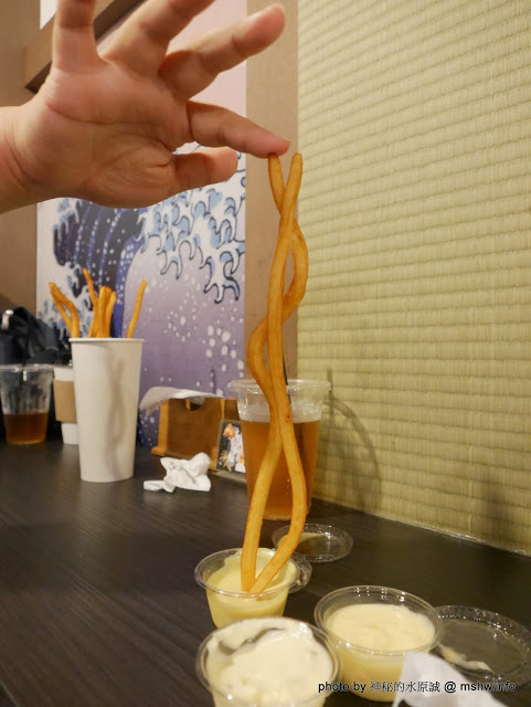 浪人炸雞：【食記】台北Rounin からあげ 浪人炸雞-丸龜名物-骨付鳥專賣店@中正博漢區相機街-捷運MRT台北車站 : 炸而不膩, 重口味的四國香川特產! 的確是還蠻好吃的呢!