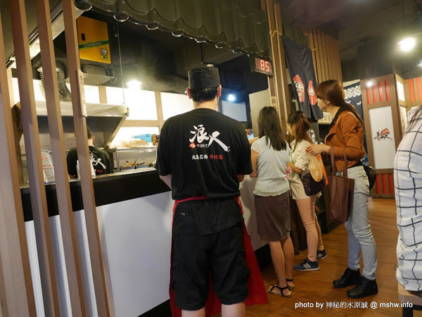 浪人炸雞：【食記】台北Rounin からあげ 浪人炸雞-丸龜名物-骨付鳥專賣店@中正博漢區相機街-捷運MRT台北車站 : 炸而不膩, 重口味的四國香川特產! 的確是還蠻好吃的呢!