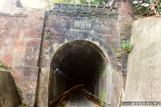 『苗栗旅遊景點』功維敘隧道★百年鐵道城牆隧道重現變身夢幻七彩隧道景點/貓貍山公園天熱消暑順遊好去處