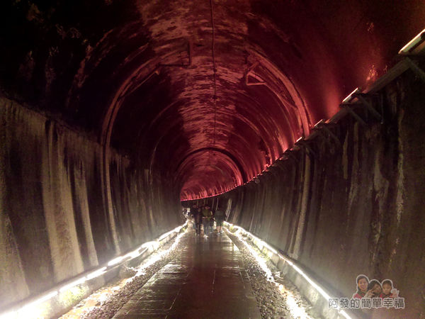 功維敘隧道29-紅色的光影