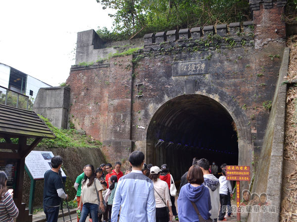 功維敘隧道15-紅磚砌成的隧道入口外觀有如城牆般