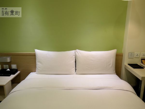 【台中住宿】葉綠宿：CP值高平價環保旅館，陪睡小盆栽一夜好眠；逢甲住宿推薦首選，近逢甲夜市