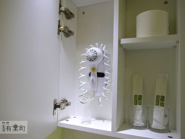 【台中住宿】葉綠宿：CP值高平價環保旅館，陪睡小盆栽一夜好眠；逢甲住宿推薦首選，近逢甲夜市