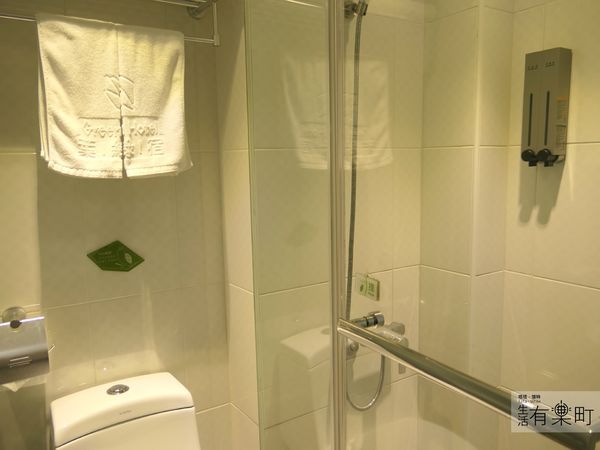 【台中住宿】葉綠宿：CP值高平價環保旅館，陪睡小盆栽一夜好眠；逢甲住宿推薦首選，近逢甲夜市