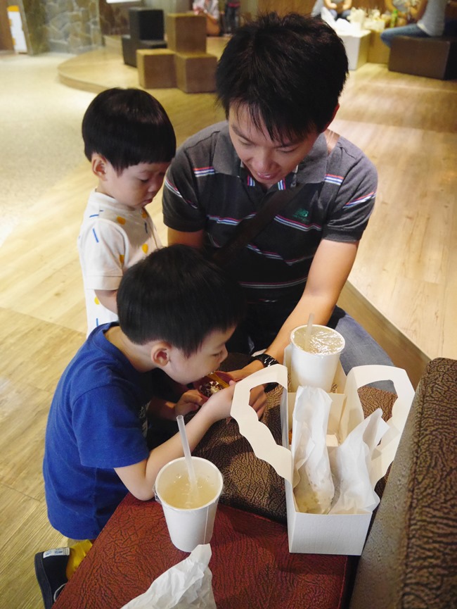 台中。親子餐廳│凹嗚親子主題樂園。密探維京風格堡壘。好吃、好玩還有玩具可帶回家哦! 台中。親子餐廳│凹嗚親子主題樂園。密探維京風格堡壘。好吃、好玩還有玩具可帶回家哦!