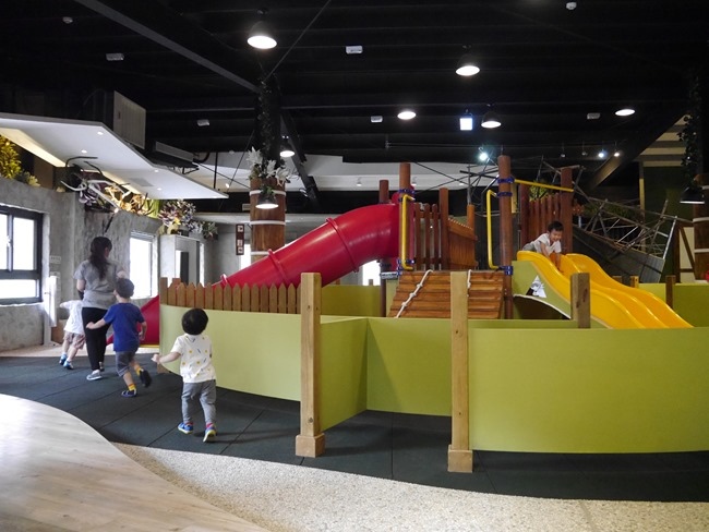 台中。親子餐廳│凹嗚親子主題樂園。密探維京風格堡壘。好吃、好玩還有玩具可帶回家哦! 台中。親子餐廳│凹嗚親子主題樂園。密探維京風格堡壘。好吃、好玩還有玩具可帶回家哦!