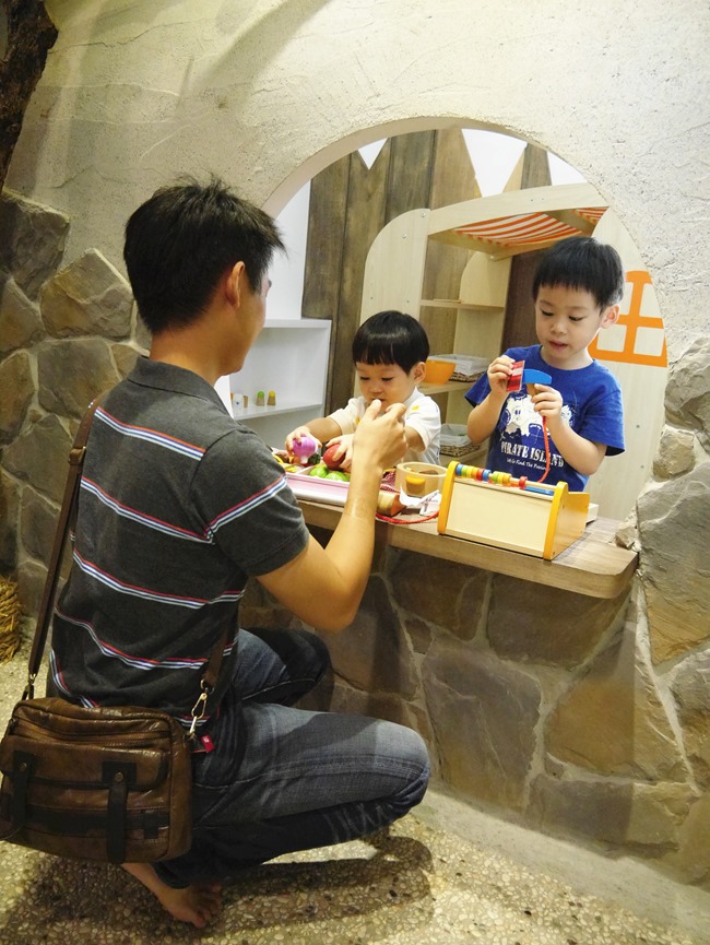 台中。親子餐廳│凹嗚親子主題樂園。密探維京風格堡壘。好吃、好玩還有玩具可帶回家哦! 台中。親子餐廳│凹嗚親子主題樂園。密探維京風格堡壘。好吃、好玩還有玩具可帶回家哦!