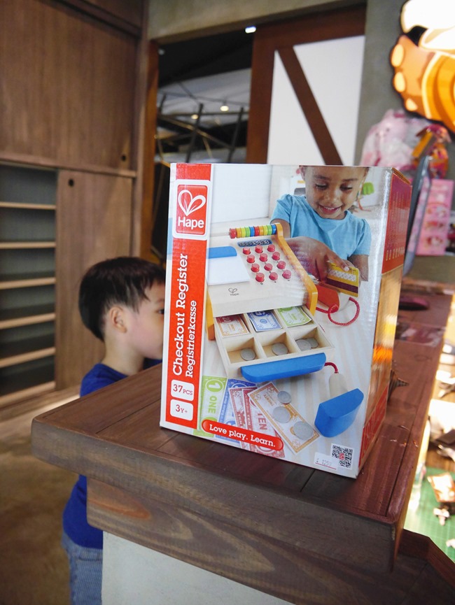 台中。親子餐廳│凹嗚親子主題樂園。密探維京風格堡壘。好吃、好玩還有玩具可帶回家哦! 台中。親子餐廳│凹嗚親子主題樂園。密探維京風格堡壘。好吃、好玩還有玩具可帶回家哦!