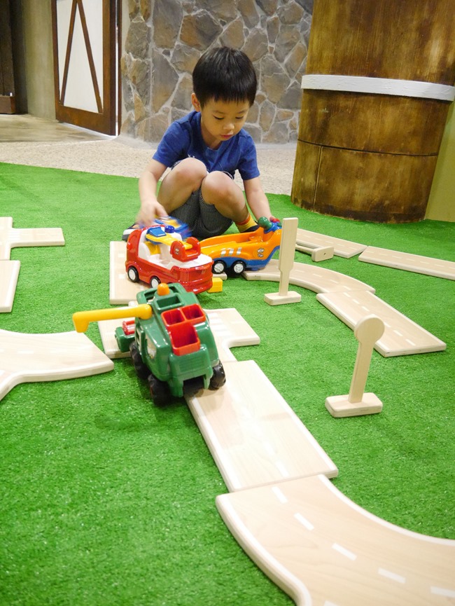 台中。親子餐廳│凹嗚親子主題樂園。密探維京風格堡壘。好吃、好玩還有玩具可帶回家哦! 台中。親子餐廳│凹嗚親子主題樂園。密探維京風格堡壘。好吃、好玩還有玩具可帶回家哦!