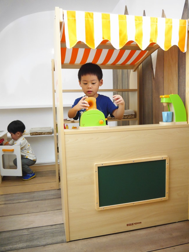 台中。親子餐廳│凹嗚親子主題樂園。密探維京風格堡壘。好吃、好玩還有玩具可帶回家哦! 台中。親子餐廳│凹嗚親子主題樂園。密探維京風格堡壘。好吃、好玩還有玩具可帶回家哦!