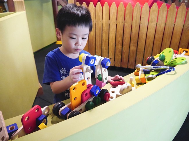 台中。親子餐廳│凹嗚親子主題樂園。密探維京風格堡壘。好吃、好玩還有玩具可帶回家哦! 台中。親子餐廳│凹嗚親子主題樂園。密探維京風格堡壘。好吃、好玩還有玩具可帶回家哦!