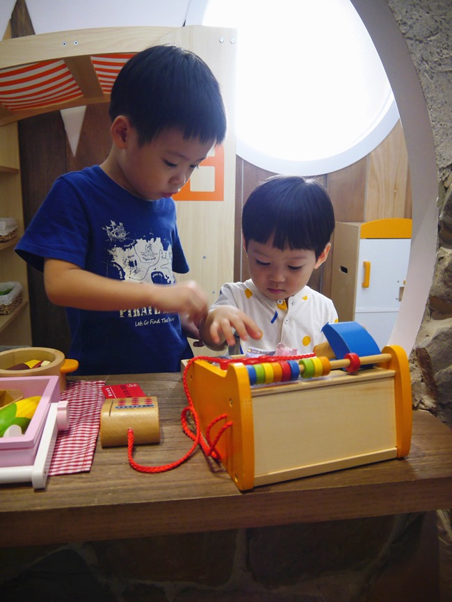 台中。親子餐廳│凹嗚親子主題樂園。密探維京風格堡壘。好吃、好玩還有玩具可帶回家哦! 台中。親子餐廳│凹嗚親子主題樂園。密探維京風格堡壘。好吃、好玩還有玩具可帶回家哦!