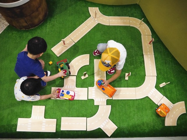 台中。親子餐廳│凹嗚親子主題樂園。密探維京風格堡壘。好吃、好玩還有玩具可帶回家哦! 台中。親子餐廳│凹嗚親子主題樂園。密探維京風格堡壘。好吃、好玩還有玩具可帶回家哦!