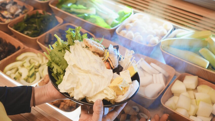 宜蘭火鍋吃到飽268元起！熊飽鍋物泰迪熊主題餐廳，必吃牛奶鍋和泰奶雪花冰。