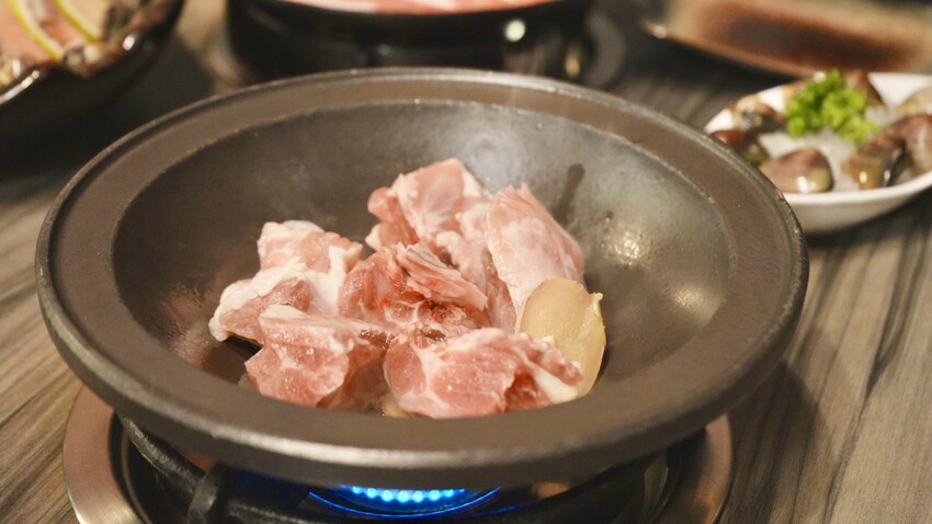 宜蘭火鍋吃到飽268元起！熊飽鍋物泰迪熊主題餐廳，必吃牛奶鍋和泰奶雪花冰。