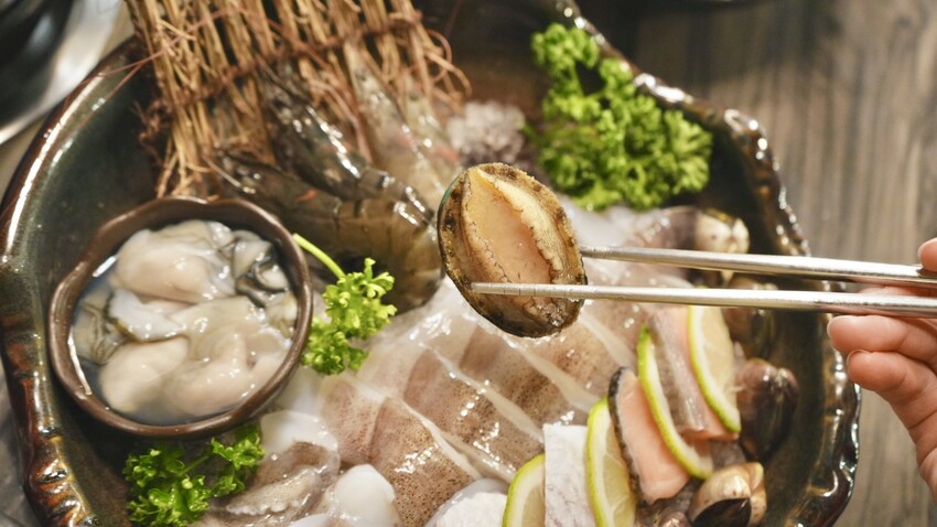 宜蘭火鍋吃到飽268元起！熊飽鍋物泰迪熊主題餐廳，必吃牛奶鍋和泰奶雪花冰。