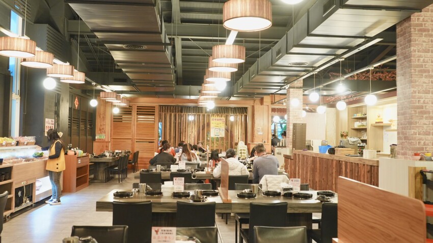 宜蘭火鍋吃到飽268元起！熊飽鍋物泰迪熊主題餐廳，必吃牛奶鍋和泰奶雪花冰。