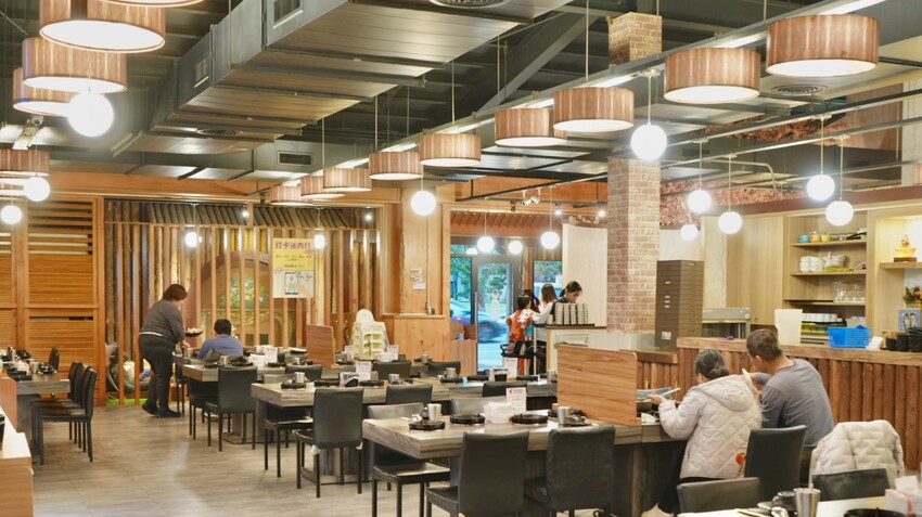 宜蘭火鍋吃到飽268元起！熊飽鍋物泰迪熊主題餐廳，必吃牛奶鍋和泰奶雪花冰。