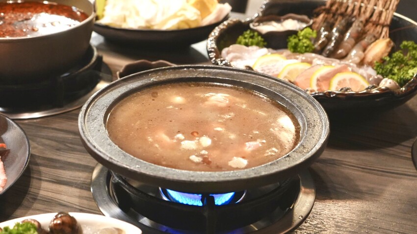 宜蘭火鍋吃到飽268元起！熊飽鍋物泰迪熊主題餐廳，必吃牛奶鍋和泰奶雪花冰。