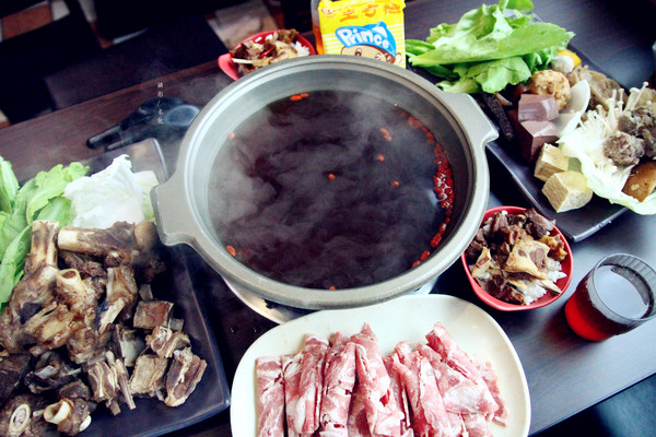 【新北市新店區。鍋物吃到飽】 羴(ㄕㄢ)大王羊肉爐 399元吃到飽 碧潭烏來推薦美食 捷運新店站 (二訪)