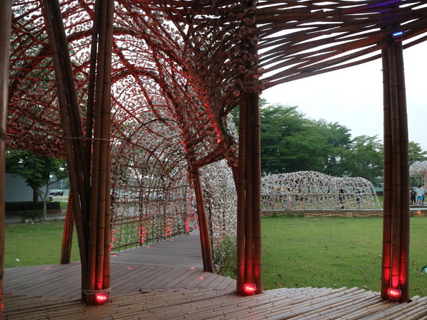 聚竹蚵地景藝術：【高雄旅遊】讓愛與祝福"聚"在一起，竹蚵地景藝術