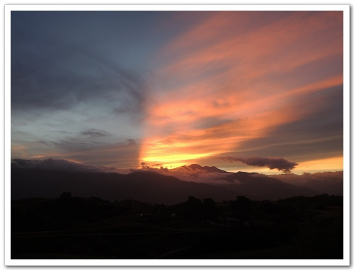 《幸福行‧環島》花蓮‧六十石山金針花海&彭大媽客家食堂露營區