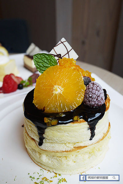 台北中山【LeTAO小樽洋菓子舖中山店】厚燒鬆餅太好吃啦！下午茶。鬆餅。捷運中山站下午茶