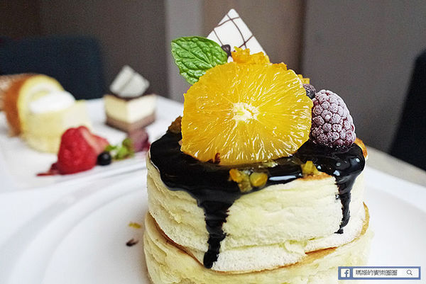 台北中山【LeTAO小樽洋菓子舖中山店】厚燒鬆餅太好吃啦！下午茶。鬆餅。捷運中山站下午茶