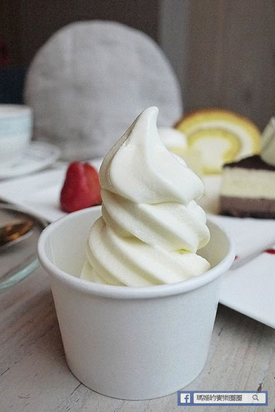 台北中山【LeTAO小樽洋菓子舖中山店】厚燒鬆餅太好吃啦！下午茶。鬆餅。捷運中山站下午茶