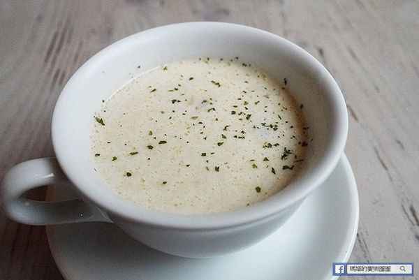 台北中山【LeTAO小樽洋菓子舖中山店】厚燒鬆餅太好吃啦！下午茶。鬆餅。捷運中山站下午茶