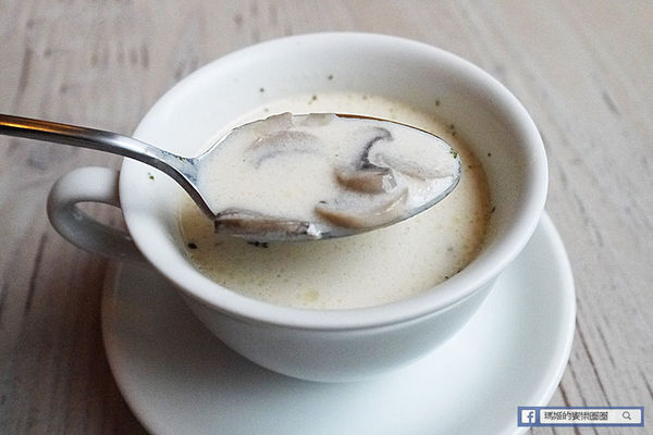 台北中山【LeTAO小樽洋菓子舖中山店】厚燒鬆餅太好吃啦！下午茶。鬆餅。捷運中山站下午茶