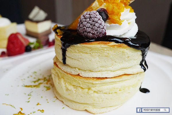 台北中山【LeTAO小樽洋菓子舖中山店】厚燒鬆餅太好吃啦！下午茶。鬆餅。捷運中山站下午茶