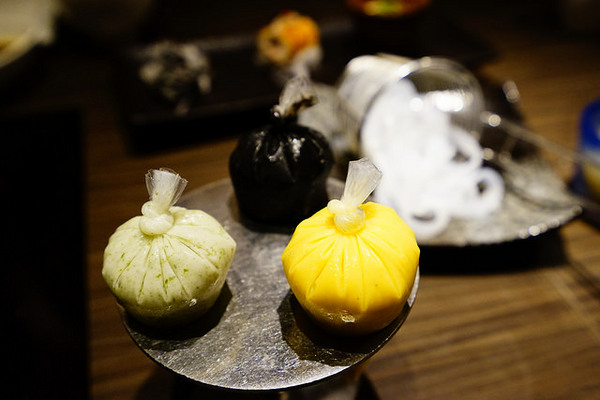 聚北海道昆布鍋(大墩店)：聚北海道昆布鍋(大墩店)-美食商大墩食衣2 樓-時尚現代空間-餐點一樣用心