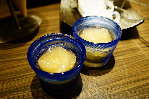 聚北海道昆布鍋(大墩店)：聚北海道昆布鍋(大墩店)-美食商大墩食衣2 樓-時尚現代空間-餐點一樣用心