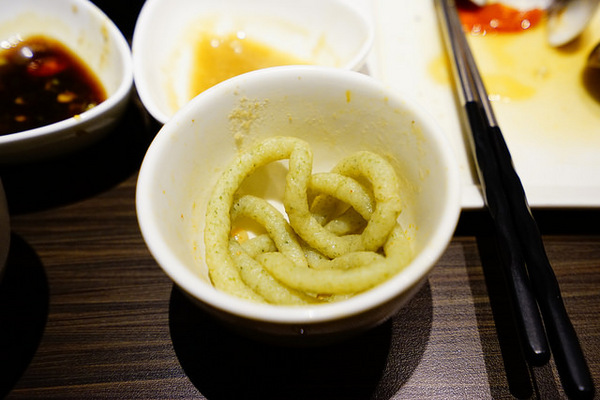 聚北海道昆布鍋(大墩店)：聚北海道昆布鍋(大墩店)-美食商大墩食衣2 樓-時尚現代空間-餐點一樣用心