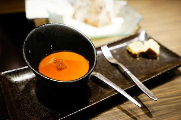 聚北海道昆布鍋(大墩店)：聚北海道昆布鍋(大墩店)-美食商大墩食衣2 樓-時尚現代空間-餐點一樣用心