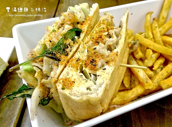 豐滿咖啡．早午餐：【新北市板橋區/食記】人氣紅不讓, 超大份量平價台北板橋早午餐 / 咖啡下午茶 ✿✿ 豐滿總匯三明治 ✿✿