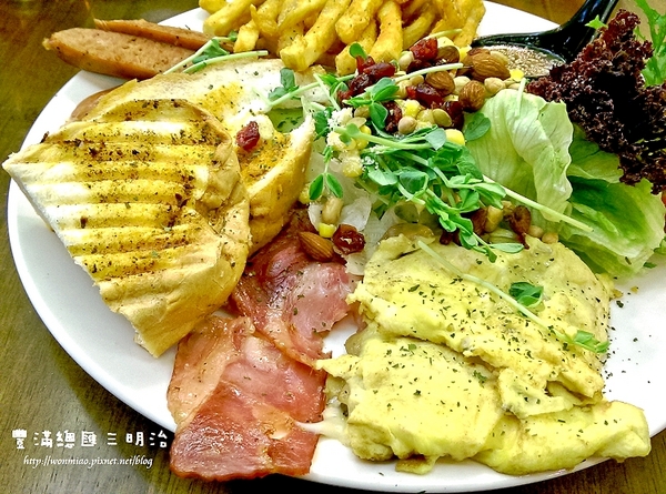 豐滿咖啡．早午餐：【新北市板橋區/食記】人氣紅不讓, 超大份量平價台北板橋早午餐 / 咖啡下午茶 ✿✿ 豐滿總匯三明治 ✿✿