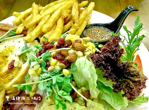 豐滿咖啡．早午餐：【新北市板橋區/食記】人氣紅不讓, 超大份量平價台北板橋早午餐 / 咖啡下午茶 ✿✿ 豐滿總匯三明治 ✿✿